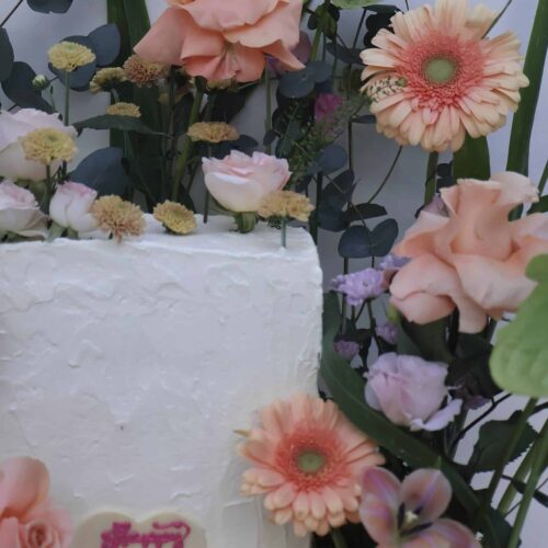 Alternative view of odette cake flower duo