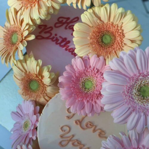 Alternative view of Everly cake flower duo