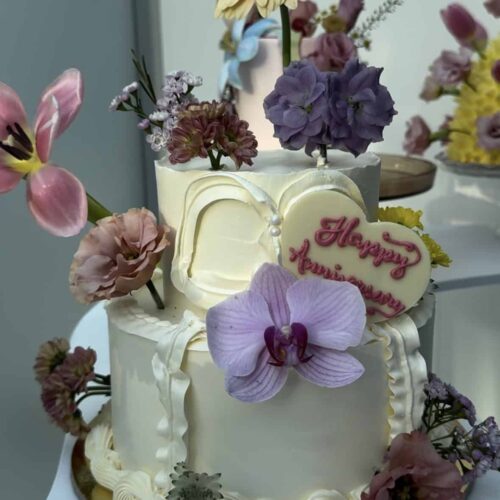 Alternative view of kassia cake flower duo