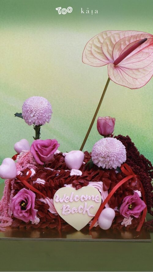 Alternative view of Zaria cake flower duo