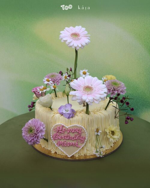 Alternative view of Avenora cake flower duo