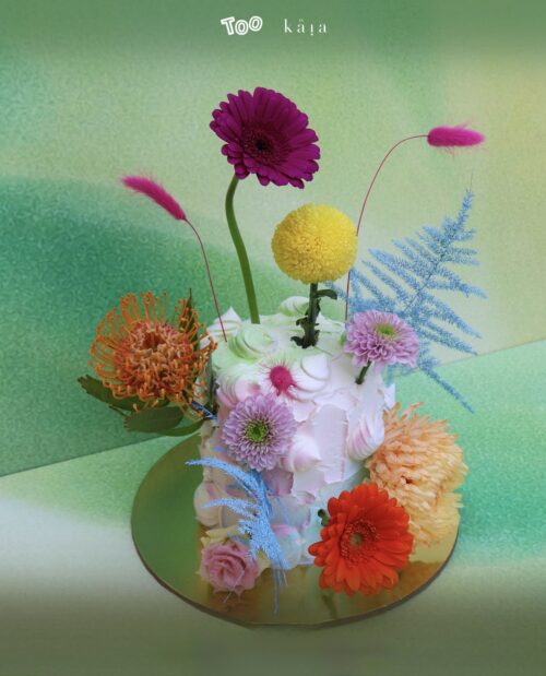 Alternative view of Noria cake flower duo